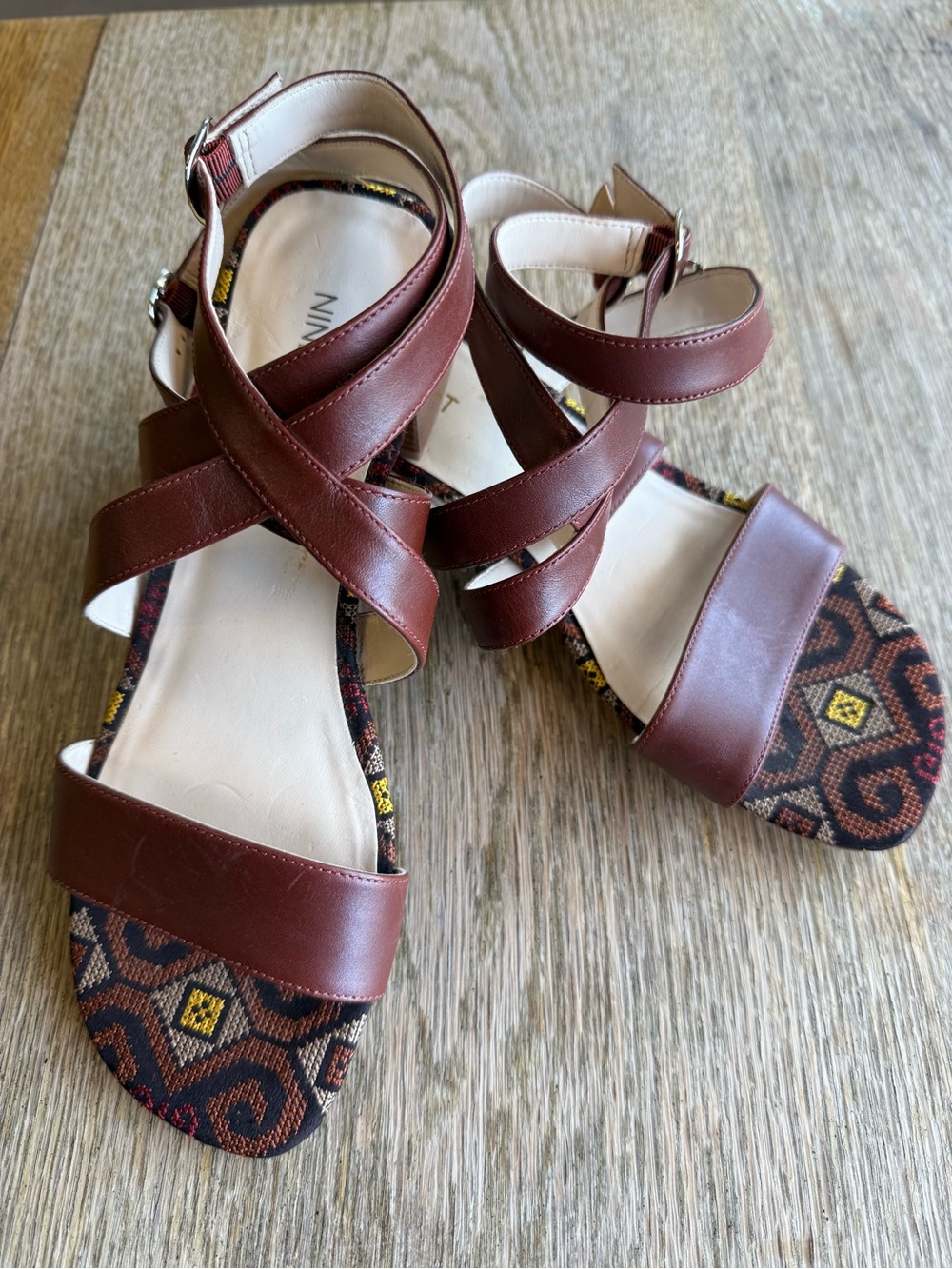 Nine West Nvyesta Leather Brown Strappy Block Heel Sandals Boho Tribal Print 8M